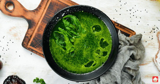 A-Soup-Flavored-With-Fenugreek-Leaves-And-Spinach--delicious-winter-supper