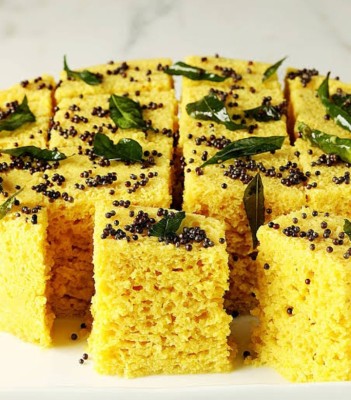 Khaman With Sev Khanni (250 Gm With 250 Gm For 150 Rs)