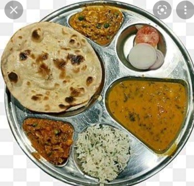 Combo Panjabi Thali (4 Paratha+paneer Sabji + Dal Fry + Jira Rise+salad+papad