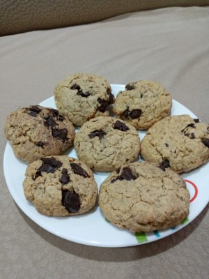 Chocolate Chip Cookies  (6 Cookies)
