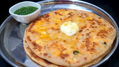 Paneer Paratha (2 Pieces) With Chatni & Pickle