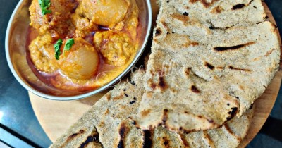 Chicken Curry With Bajri Rotlo (500 Gm)