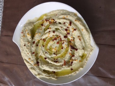 Hummus  With Pita Bread Served To 1 Person With 2midum Size
