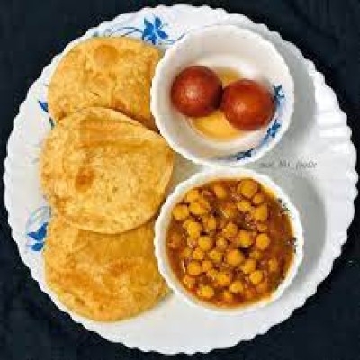 Chole, Puri And Gulab Jamun  (Min 10 Plates)