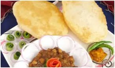 Chole Bhature (2 Bhature) (Jain Dish Available)