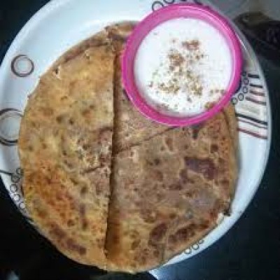 Paneer Paratha 3 With Curd